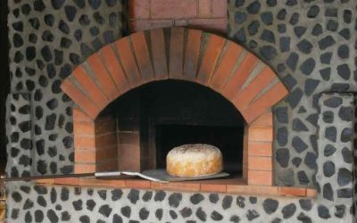La Fabrication du pain traditionnel cuit au feu de bois